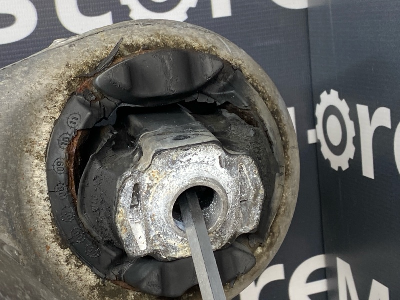 Балка поперечная (подрамник), 1700 рублей, Красноярск