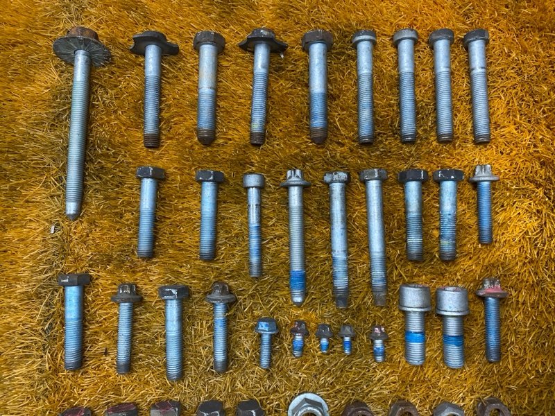 Болты и гайки задней подвески, 1000 рублей, Красноярск