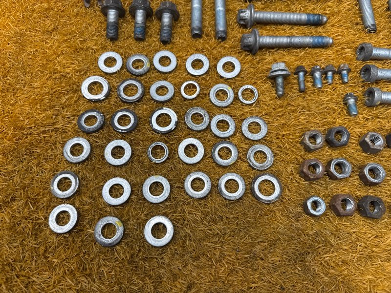 Болты и гайки задней подвески, 800 рублей, Красноярск