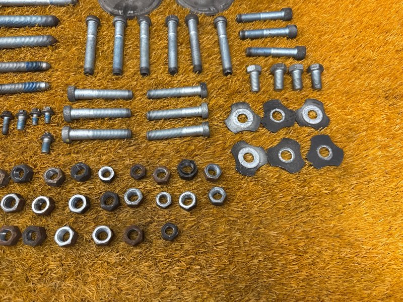 Болты и гайки задней подвески, 800 рублей, Красноярск