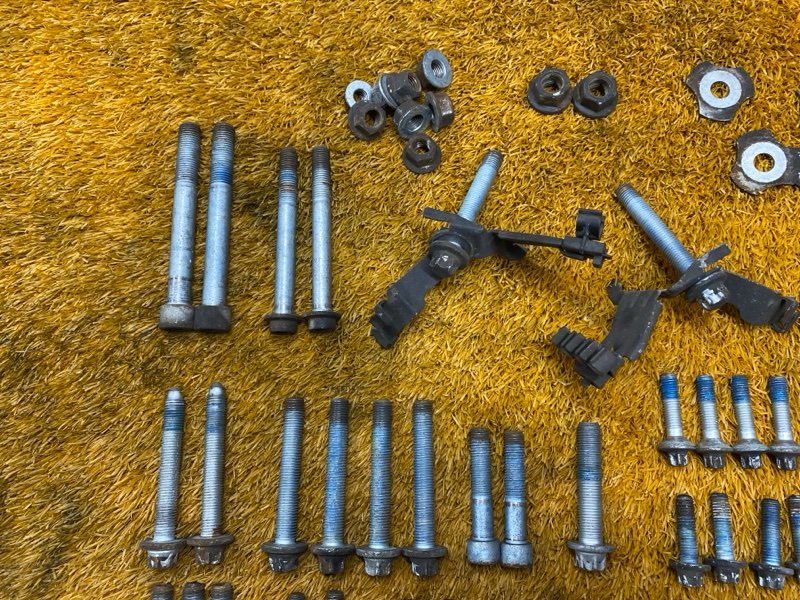 Болты и гайки задней подвески, 1000 рублей, Красноярск