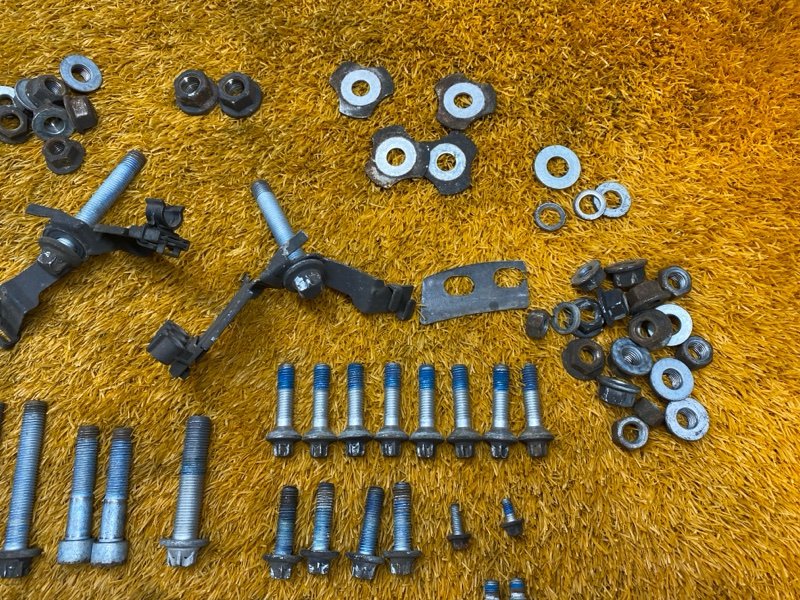 Болты и гайки задней подвески, 1000 рублей, Красноярск