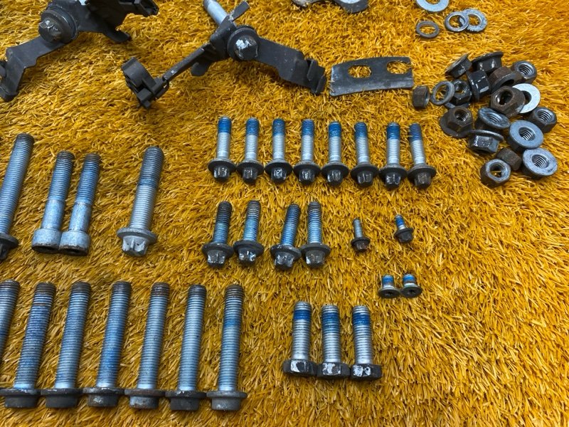 Болты и гайки задней подвески, 1000 рублей, Красноярск