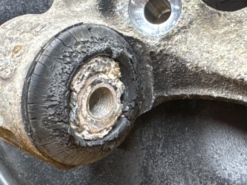 кулак поворотный, 1000 рублей, Красноярск