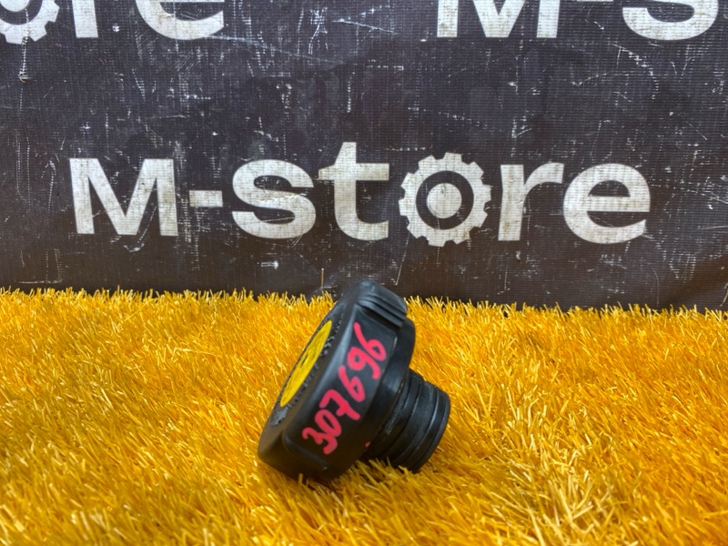 Крышка расширительного бачка, 1000 рублей, Красноярск