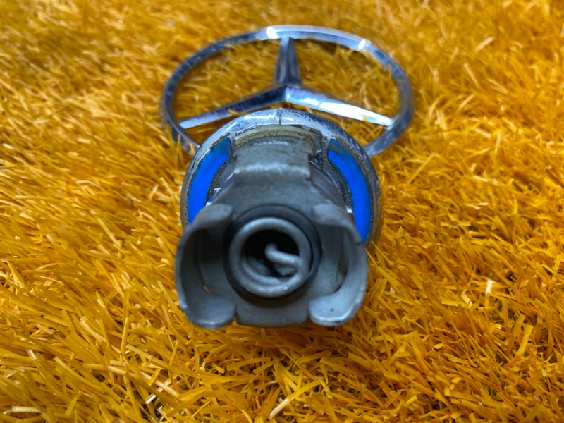 Эмблема на капот, 2000 рублей, Красноярск