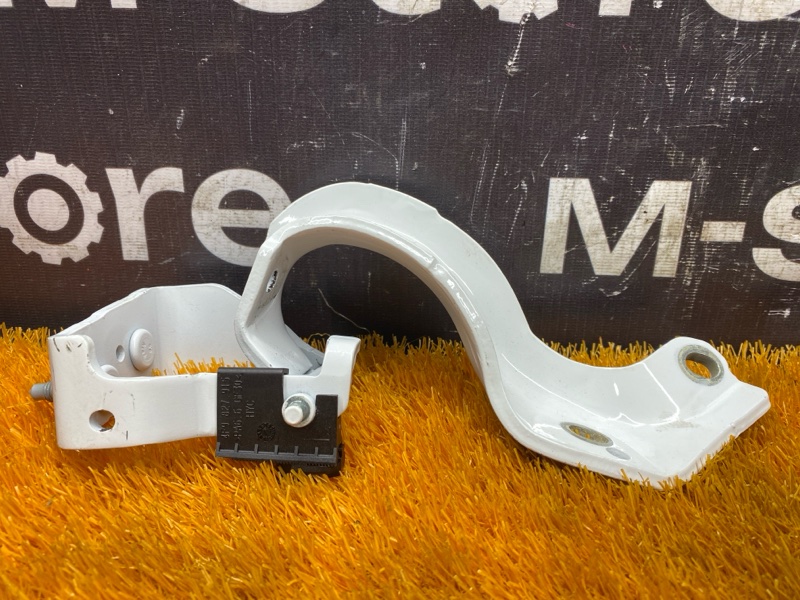 петля багажника, 500 рублей, Красноярск