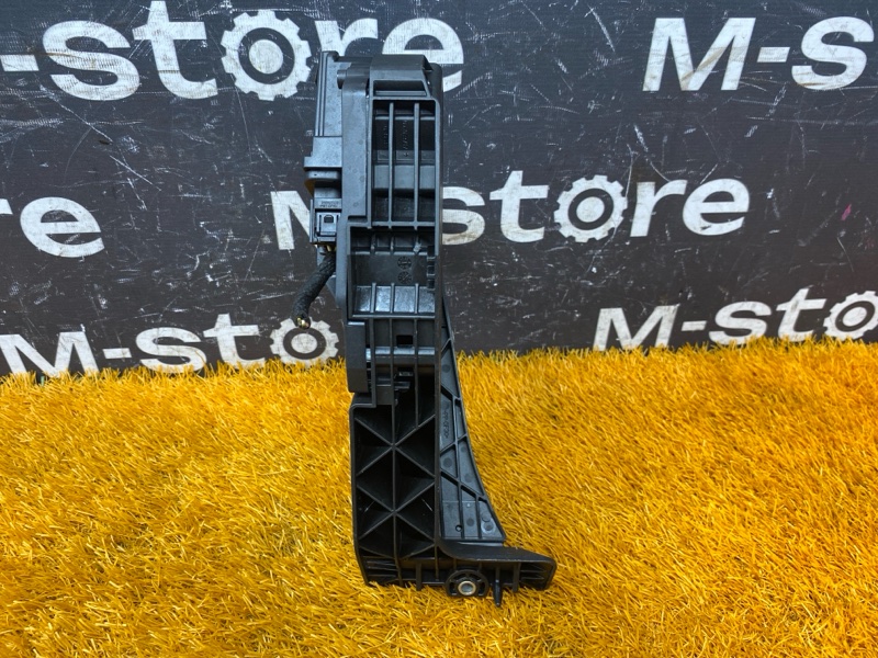 педаль газа, 1000 рублей, Красноярск