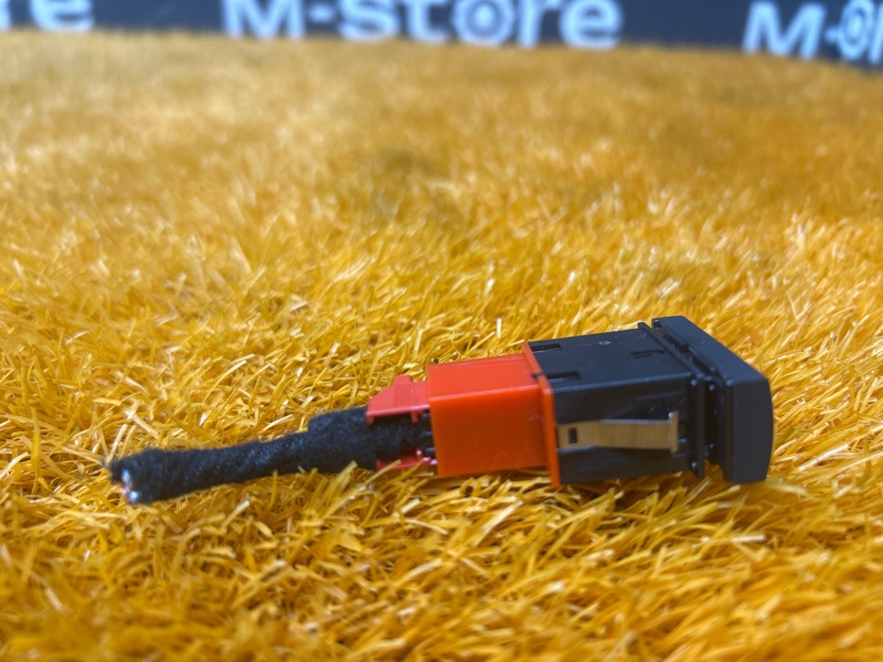 Кнопка включения парктроников, 500 рублей, Красноярск