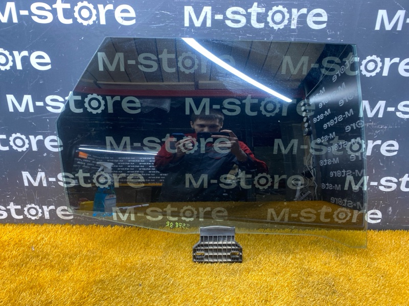 Стекло боковое, 500 рублей, Красноярск