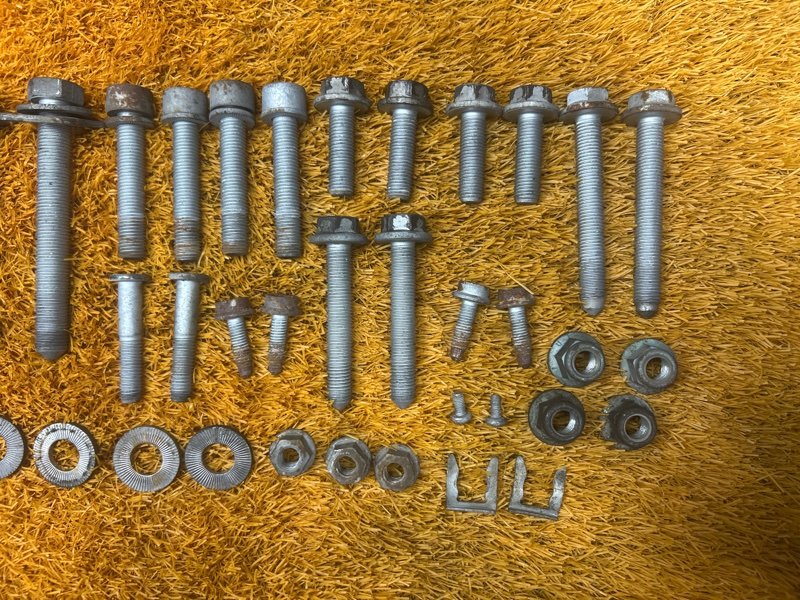 Болты и гайки задней подвески, 1000 рублей, Красноярск