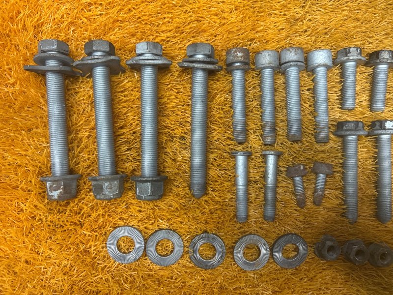 Болты и гайки задней подвески, 1000 рублей, Красноярск