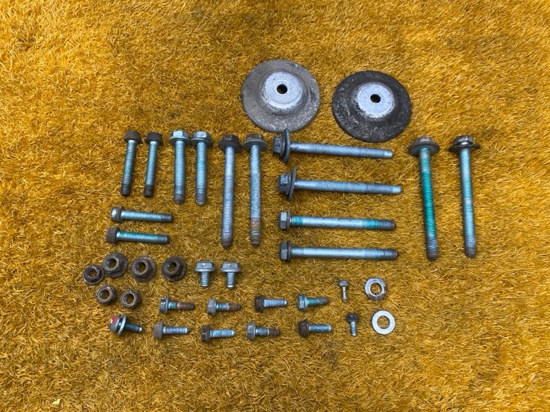 Болты и гайки задней подвески, 1000 рублей, Красноярск