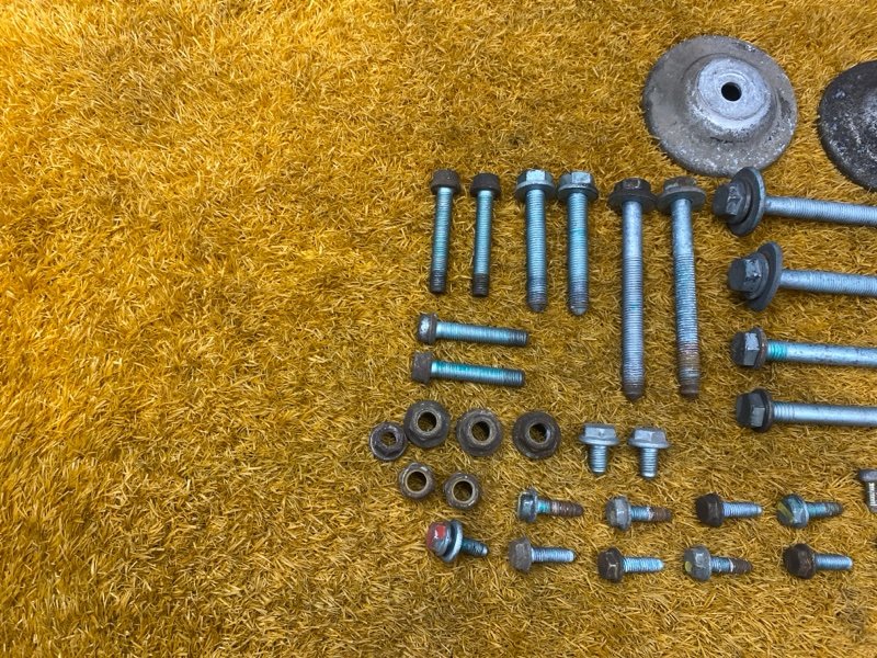 Болты и гайки задней подвески, 1000 рублей, Красноярск