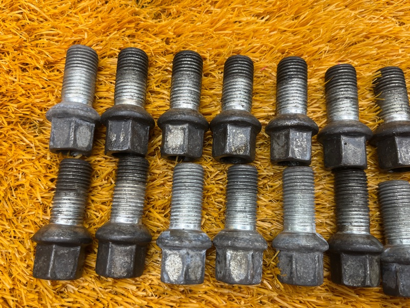 болт колесный, 2000 рублей, Красноярск