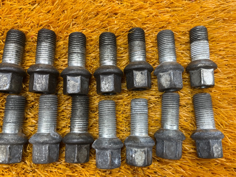 болт колесный, 2000 рублей, Красноярск