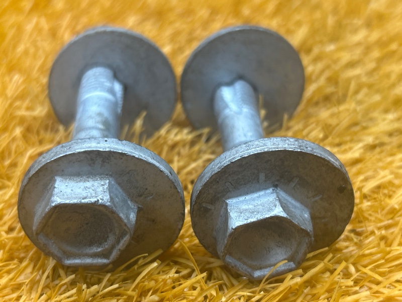 Болт развальный, 600 рублей, Красноярск