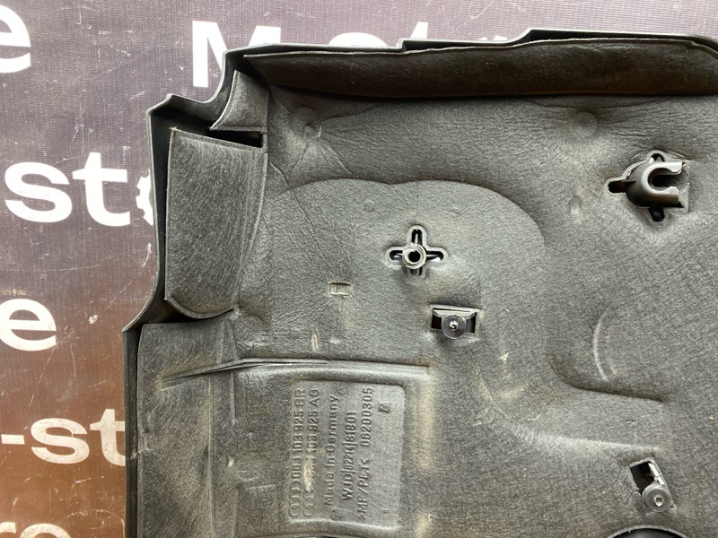 крышка двигателя, 2000 рублей, Красноярск