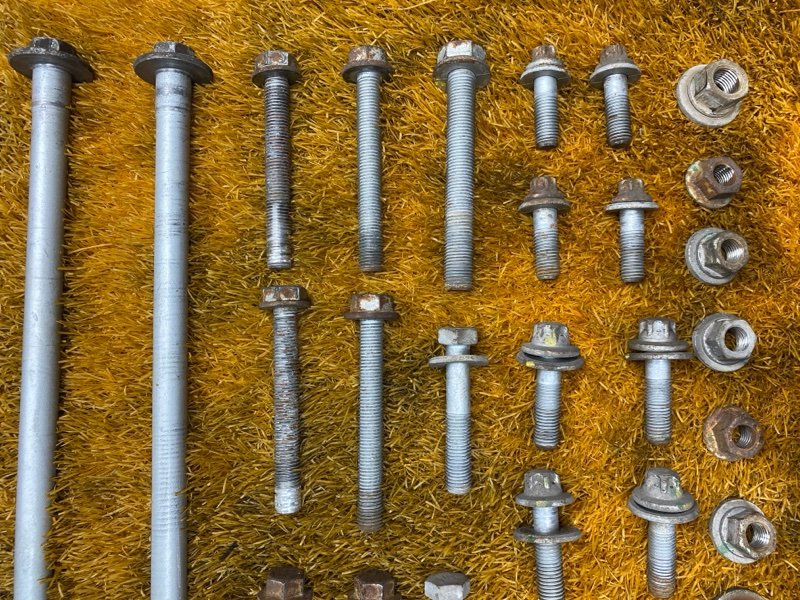 Болты и гайки задней подвески, 1000 рублей, Красноярск