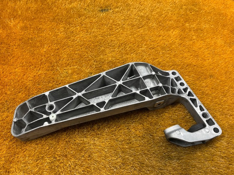 Кронштейн КПП, 500 рублей, Красноярск