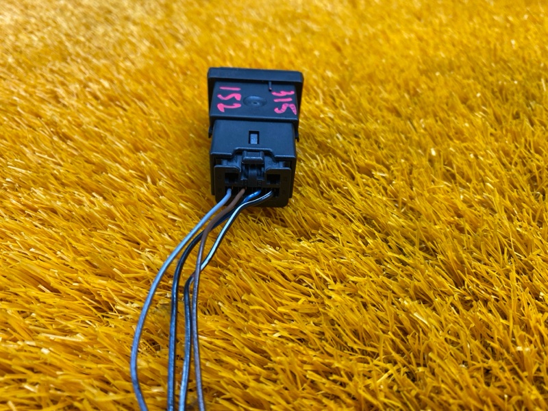 Кнопка подогрева сидений, 300 рублей, Красноярск