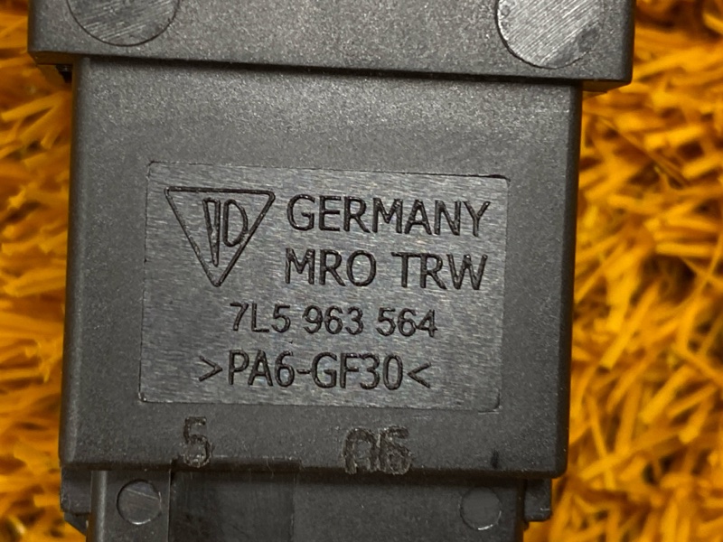 Кнопка подогрева сидений, 300 рублей, Красноярск