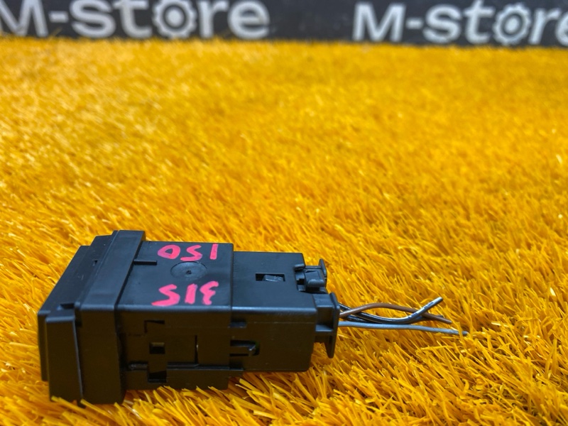 Кнопка подогрева сидений, 300 рублей, Красноярск