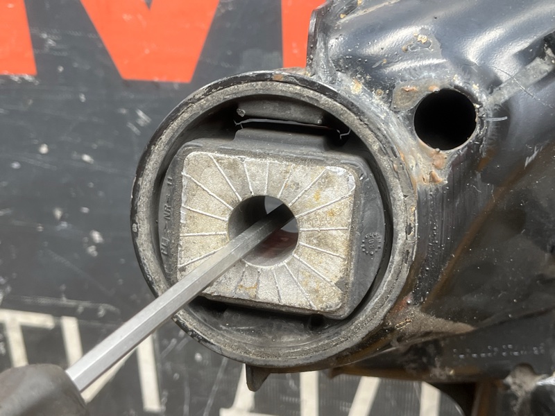 Балка поперечная (подрамник), 6000 рублей, Красноярск