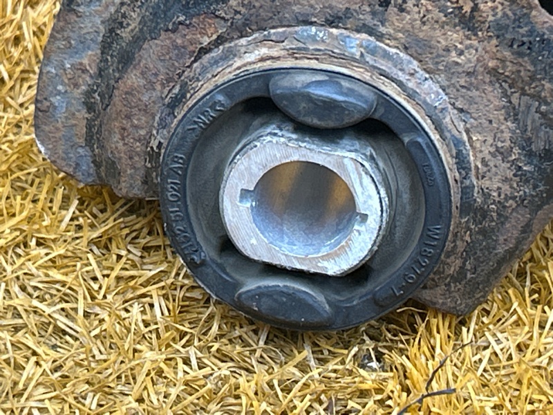 Балка поперечная (подрамник), 32500 рублей, Красноярск