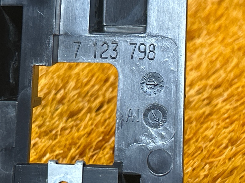 крепление бампера, 300 рублей, Красноярск