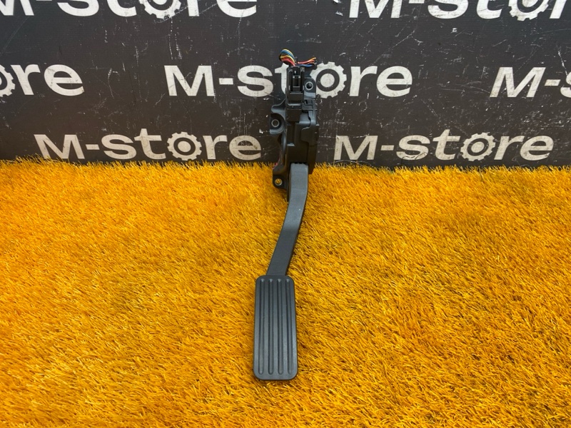 педаль газа, 2000 рублей, Красноярск