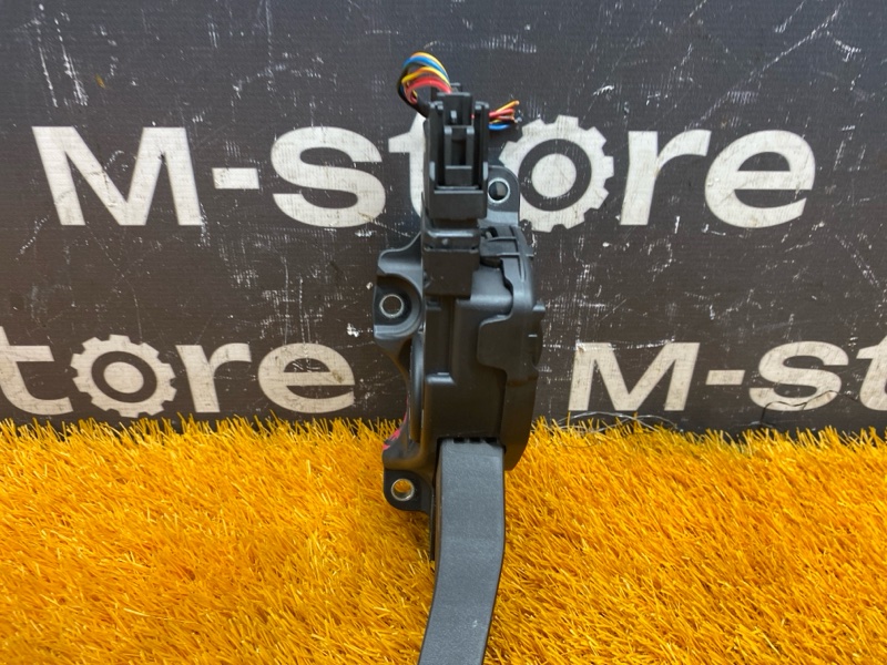 педаль газа, 2000 рублей, Красноярск