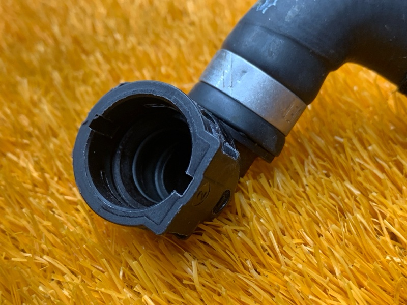 Патрубок системы охлаждения, 1000 рублей, Красноярск