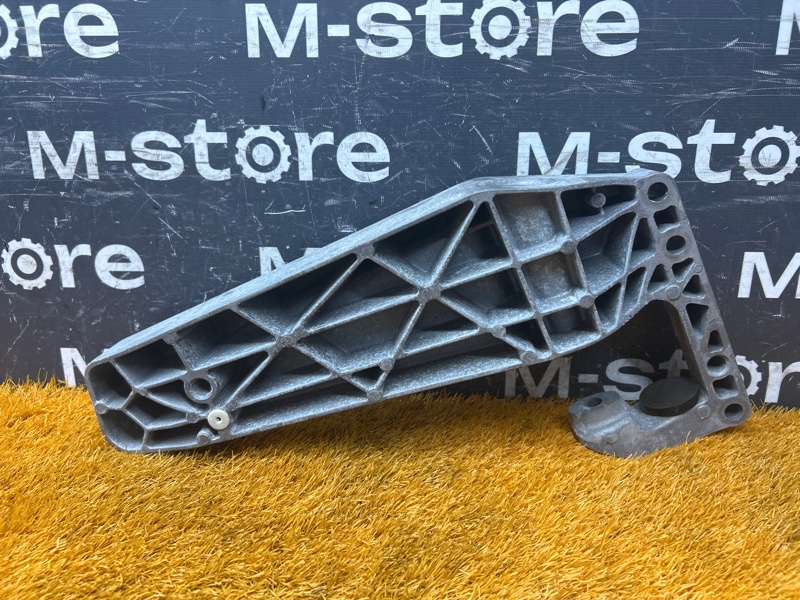 Кронштейн КПП, 500 рублей, Красноярск