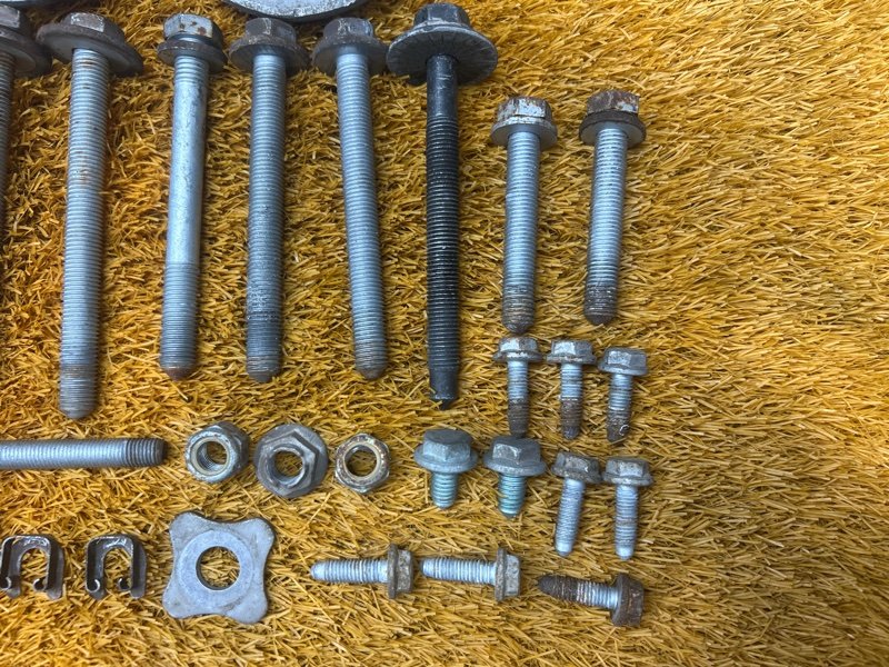 Болты и гайки задней подвески, 800 рублей, Красноярск