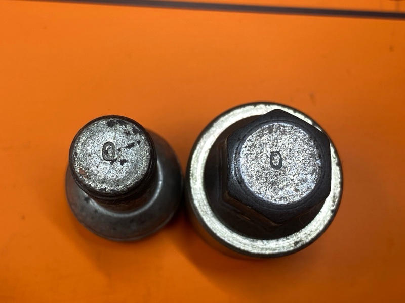 болт колесный(секретка), 2000 рублей, Красноярск