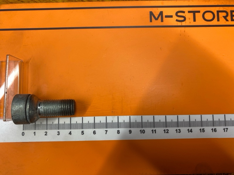 болт колесный(секретка), 2000 рублей, Красноярск