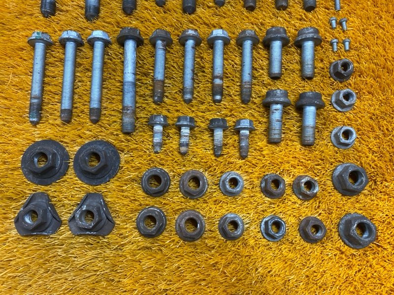 Болты и гайки задней подвески, 1000 рублей, Красноярск