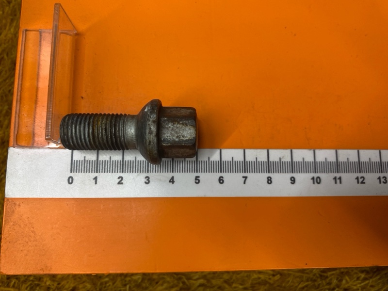 болт колесный, 2000 рублей, Красноярск