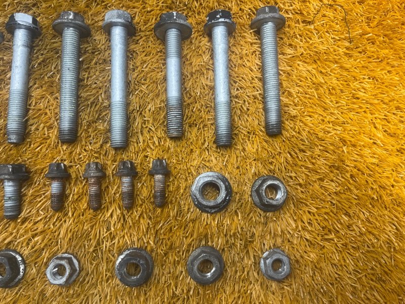 Болты и гайки задней подвески, 1000 рублей, Красноярск