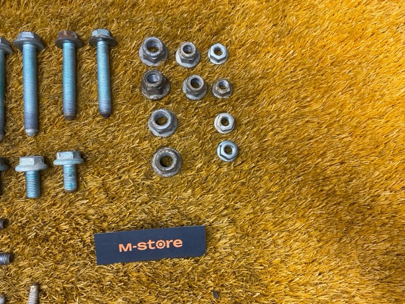 Болты и гайки задней подвески, 1000 рублей, Красноярск