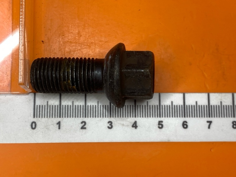 болт колесный, 2000 рублей, Красноярск