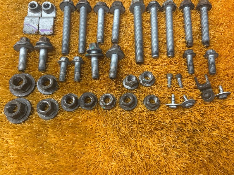 Болты и гайки задней подвески, 1000 рублей, Красноярск