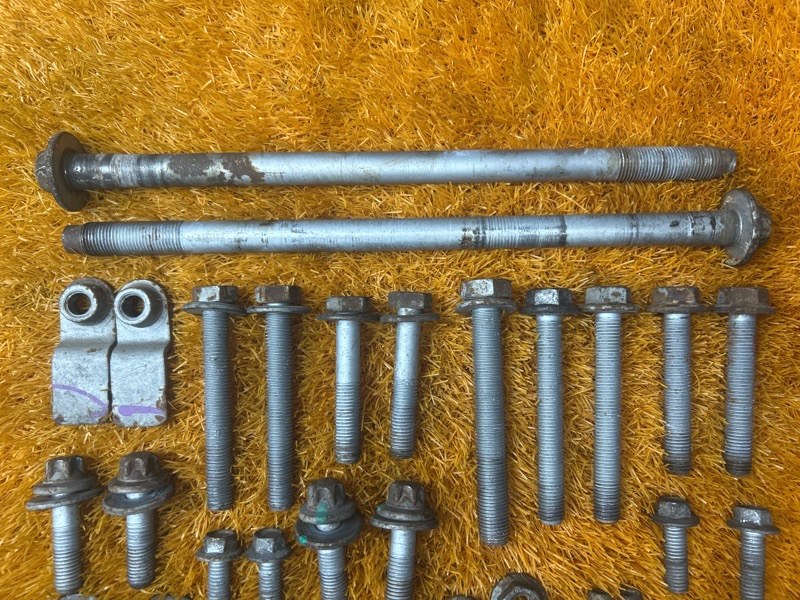 Болты и гайки задней подвески, 1000 рублей, Красноярск