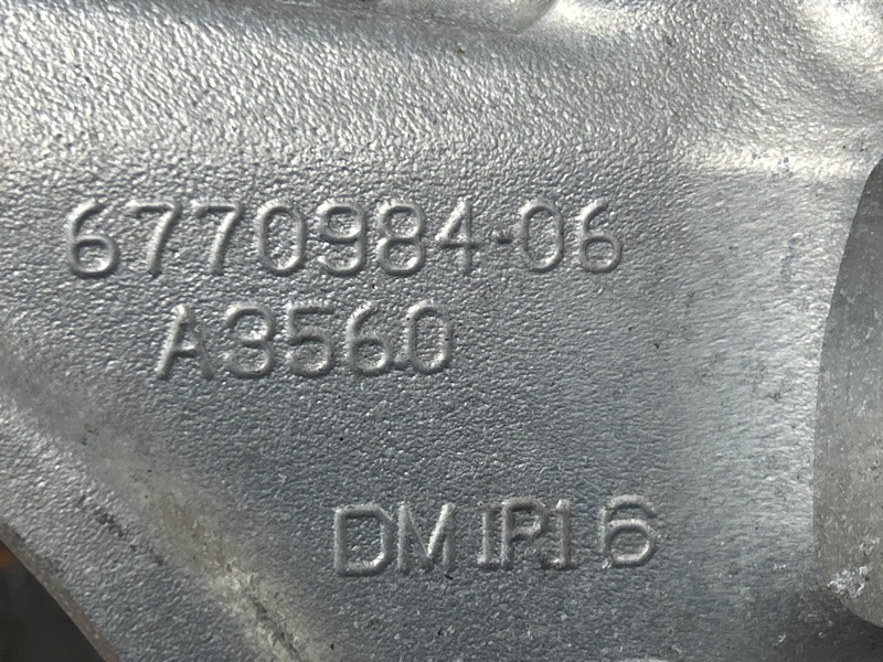 кулак поворотный, 1000 рублей, Красноярск