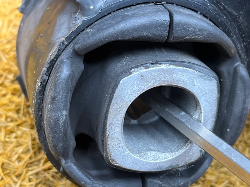 Балка поперечная (подрамник), 4500 рублей, Красноярск