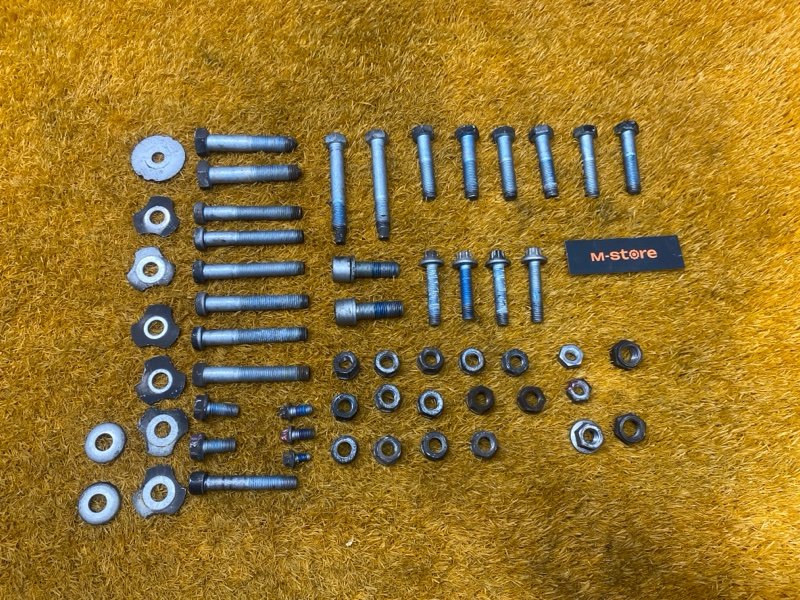 Болты и гайки задней подвески, 1000 рублей, Красноярск