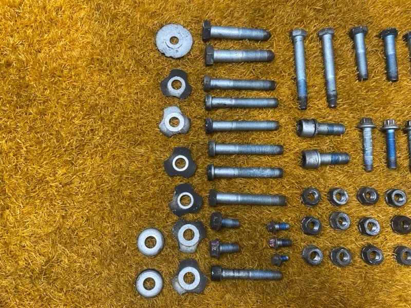 Болты и гайки задней подвески, 1000 рублей, Красноярск