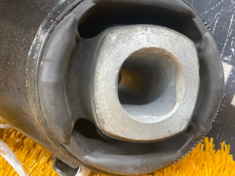 Балка поперечная (подрамник), 2500 рублей, Красноярск