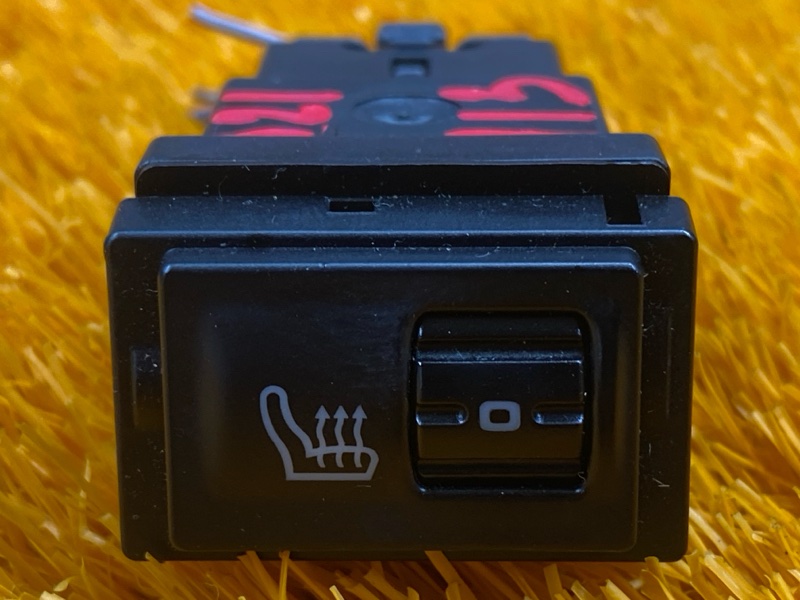 Кнопка подогрева сидений, 300 рублей, Красноярск